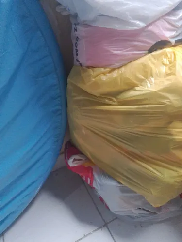 Lote de roupa para brechó