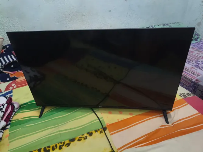 Tv TCL com um ano de uso ,tenho nota fiscal está semi nova