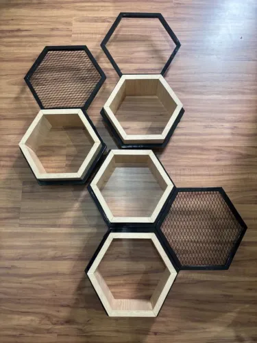 Nicho estilo industrial colmeia 7 hexágonos de ferro com 3 MDF