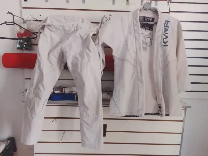 Kimono de jiu-jitsu KVRA A2 $230