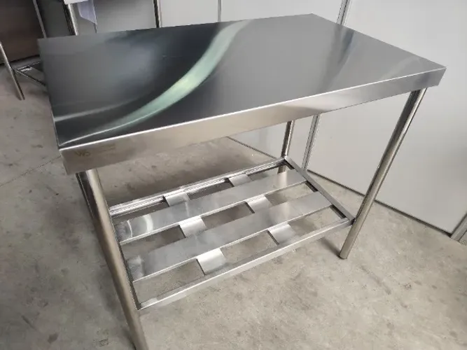 Bancada profissional em aço inox para produção alimentar - 1,80 m