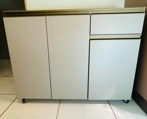 Guarda-Roupa Planejado de Solteiro + Armário Estilo Cômoda com rodinhas