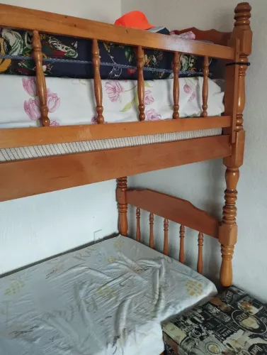 VENDO BELICHE EM MADEIRA + CAMA COM COLCHÃO 