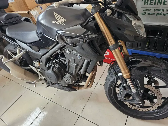 Vendo cb500f 2024 (mais fotos no zap caso tenha interesse)