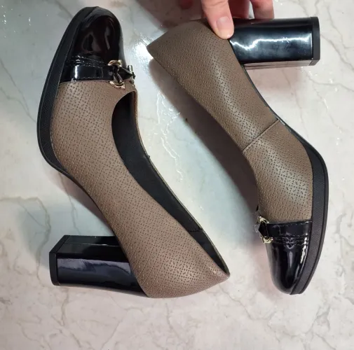 Sapato picadilly número 35 em perfeito estado, sem marcas de uso. Palmilha confortável 
