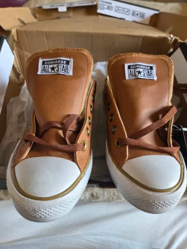 All star tradicional, cano curto, couro, marrom, n°37, Novo, com etiqueta, na caixa.