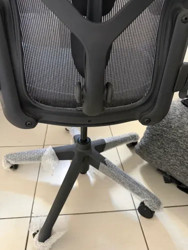 Cadeira Herman Miller Aeron Remastered