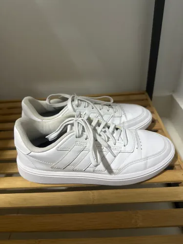 Tênis Adidas