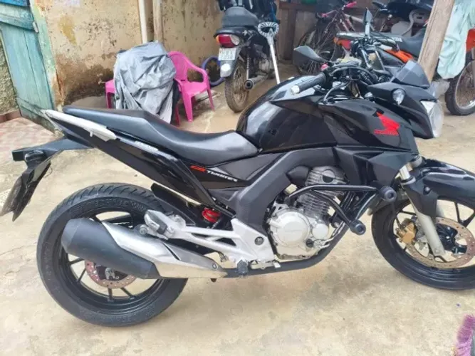 Honda CB Twister 250 F 2016 preta