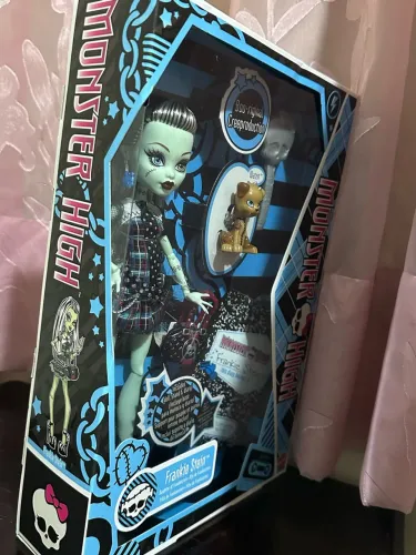 Boneca Monster High Frankie Stein Original nova com Acessórios e Pet!