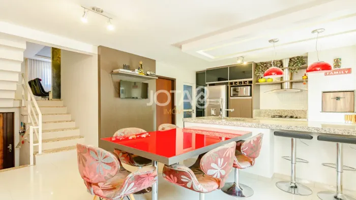 SOBRADO TRIPLEX NO PORTÃO! Sobrado triplex no portão! j8 imóveis