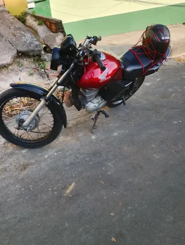 Vende-se moto moto muito boa tudo ok nela só pega ir andar