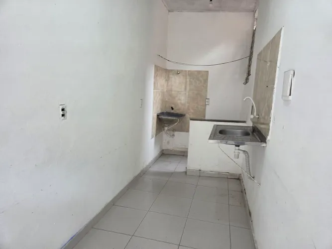 Aluga-se Kitnet no Centro próximo do Ginásio Costa Rodrigues na Rua do Colégio Paralelo