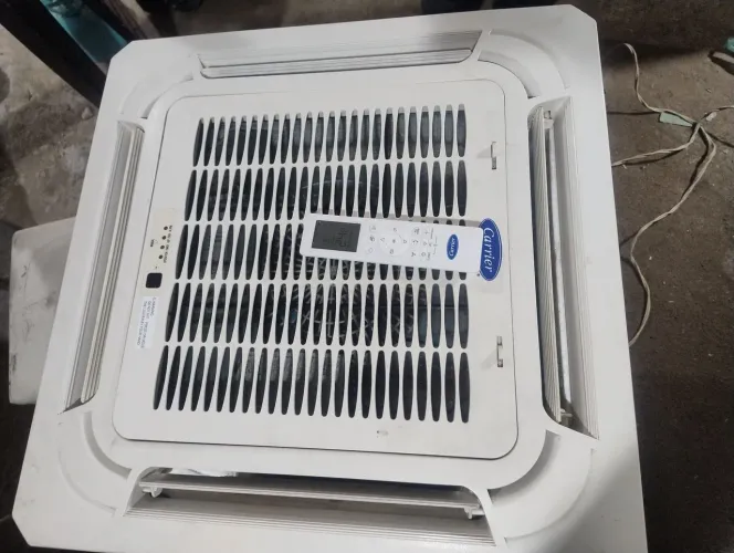 Ar-condicionado cassete 18 MIL BTUS $2.500