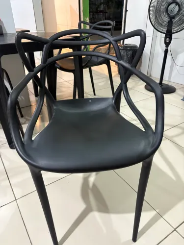 Cadeira de plástico allegra 