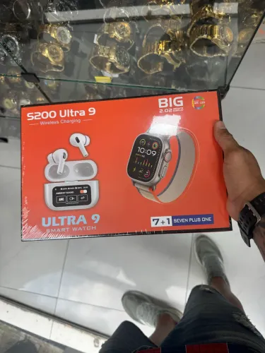 Relógio smart com várias pulseiras