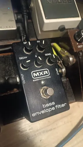MXR M82 envelope filter pedal bass