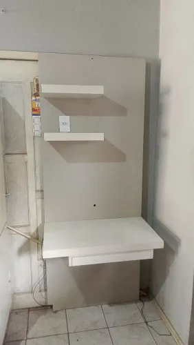 Painel com mesa 