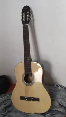 Vendo violão com bolsa 200