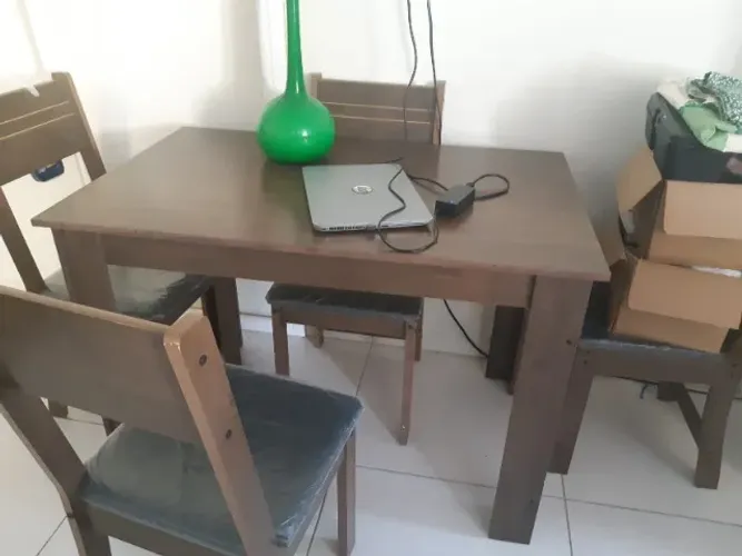 mesa com 4 cadeiras