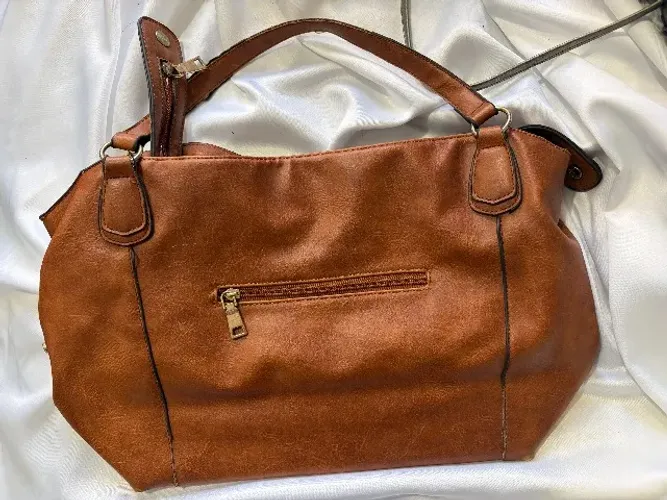 bolsas usadas, em condições de uso,  tudo por R$50,00c- para desocupar lugarpaco