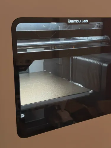 Vendo Bambu Lab H2D, comprada em 07 de outubro de 2025, em estado impecável.