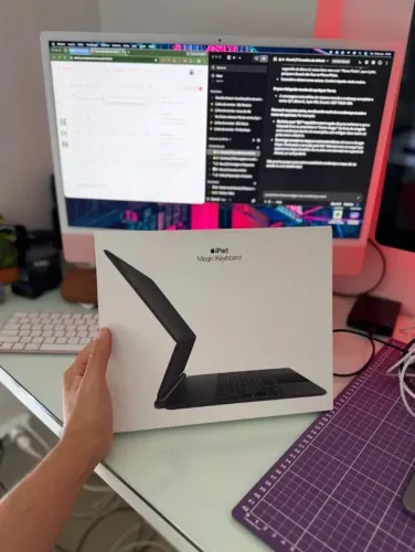 Magic Keyboard Apple para iPad Pro 12.9 (3ª a 5ª Geração)