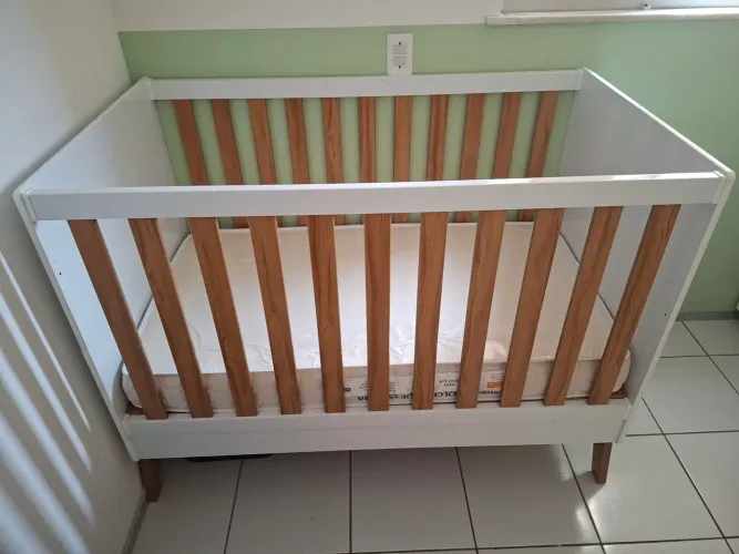 Berço e colchão semi novo