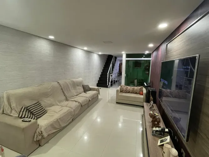 Sobrado á venda com 250m², com 3 dormitórios | na Vila Assunção, em Santo André