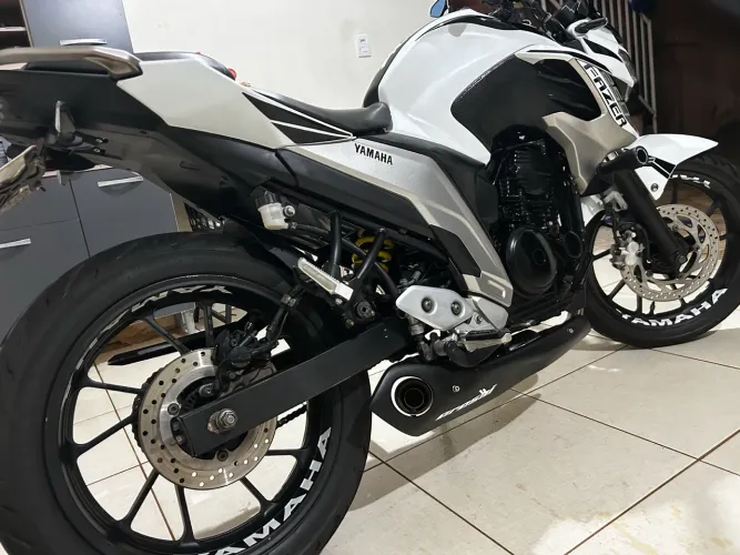 Vendo escape Arachi Fazer250