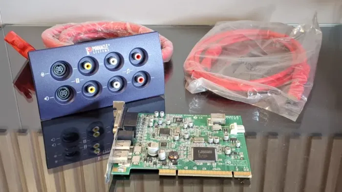 Sistema de captura e edição de vídeo Pinnacle Systems Studio AV/DV Deluxe V9 (COMPLETO)