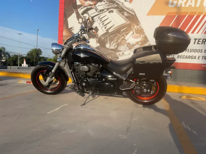 Suzuki Boulevard M800