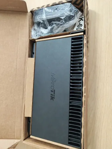 MikroTik RB4011iGS+RM RouterBOARD 10 Portas Gigabit Novo Lacrado