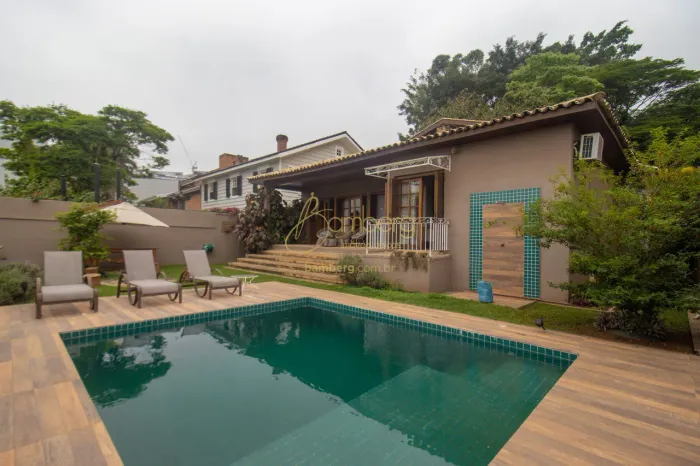 Casa térrea em rua fechada na Vila Tramontano, Morumbi.