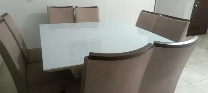 Mesa 1,40 x 1,40 com 8 cadeiras