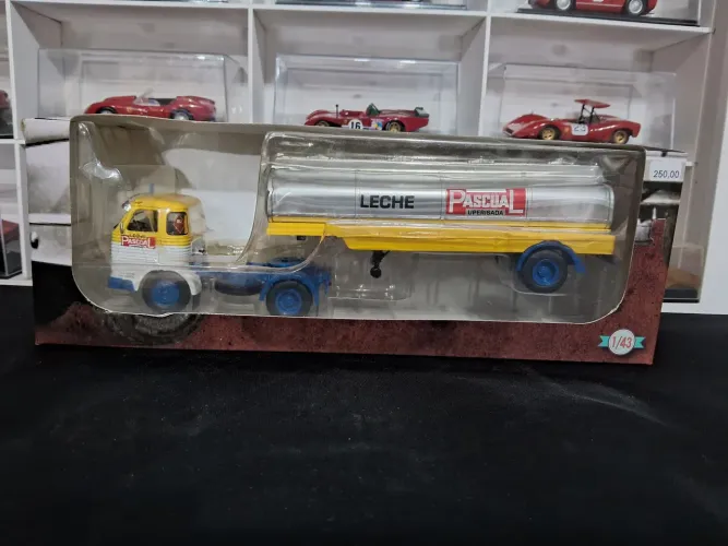 Caminhão Articulado Escala 1 43