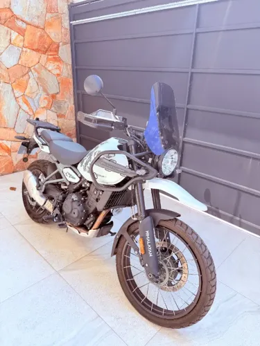 Royal Enfield Himalayan 450 (Summit Kamet White) - Impecável e Completa!