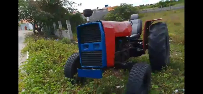 Vendo trator só no ponto de trabalhar ZAP *95 pinho