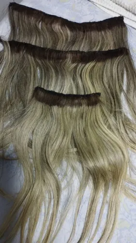Tela mega hair loiro.