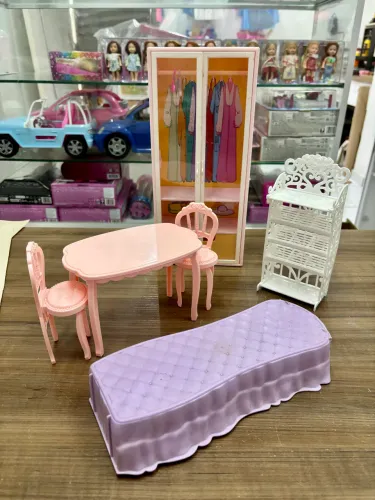 Móveis para a casa da Barbie