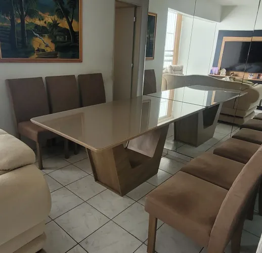 Mesa de jantar com 6 cadeiras
