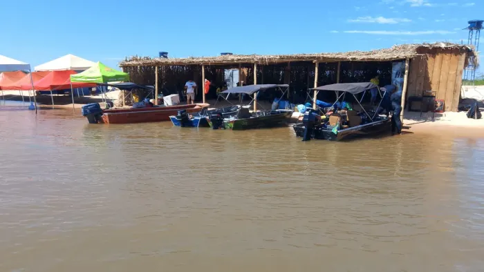Alugo rancho pra temporada