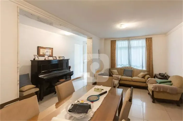 Apartamento térreo,122mts, 3qts, condomínio barato!!