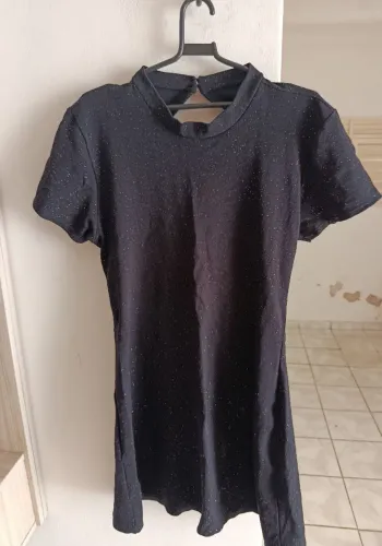 Vestido preto costa nua