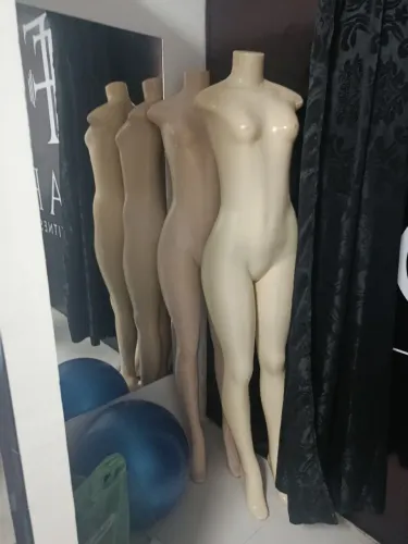 Manequins semi novo