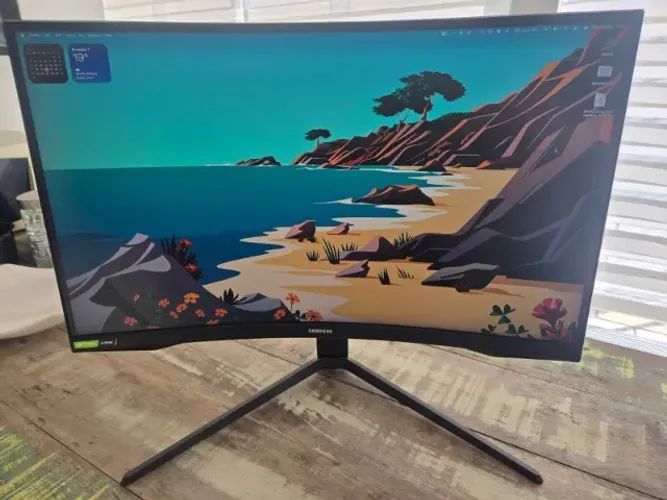Monitor Samsung Odyssey G7 usado, em ótimo estado.