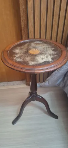 Mesinha de madeira Maciça clássica