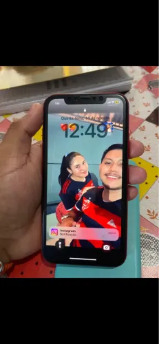 Vendo um iPhone 11 bem conservado bateria 100 % sem nenhum defeito