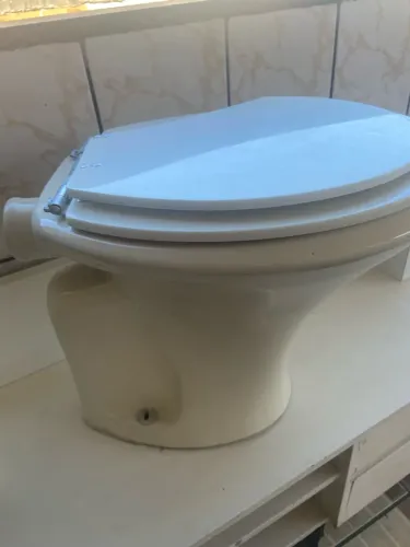 Vaso sanitário com tampa
