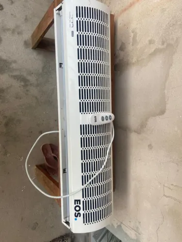 Vendo cortina de ar EOS bivolt com controle remoto